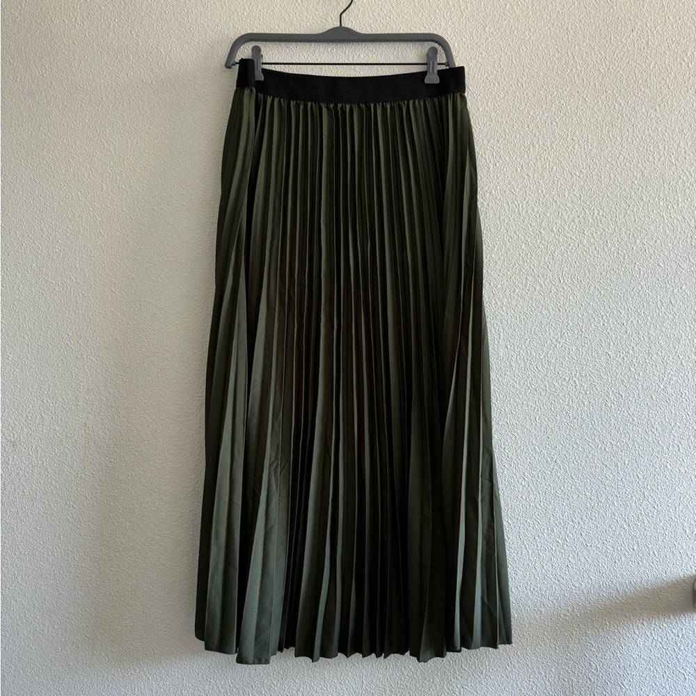 Frenchy Plus Contrast Waist Pleated Skirt